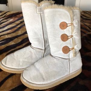 Ugg Bailey buttons